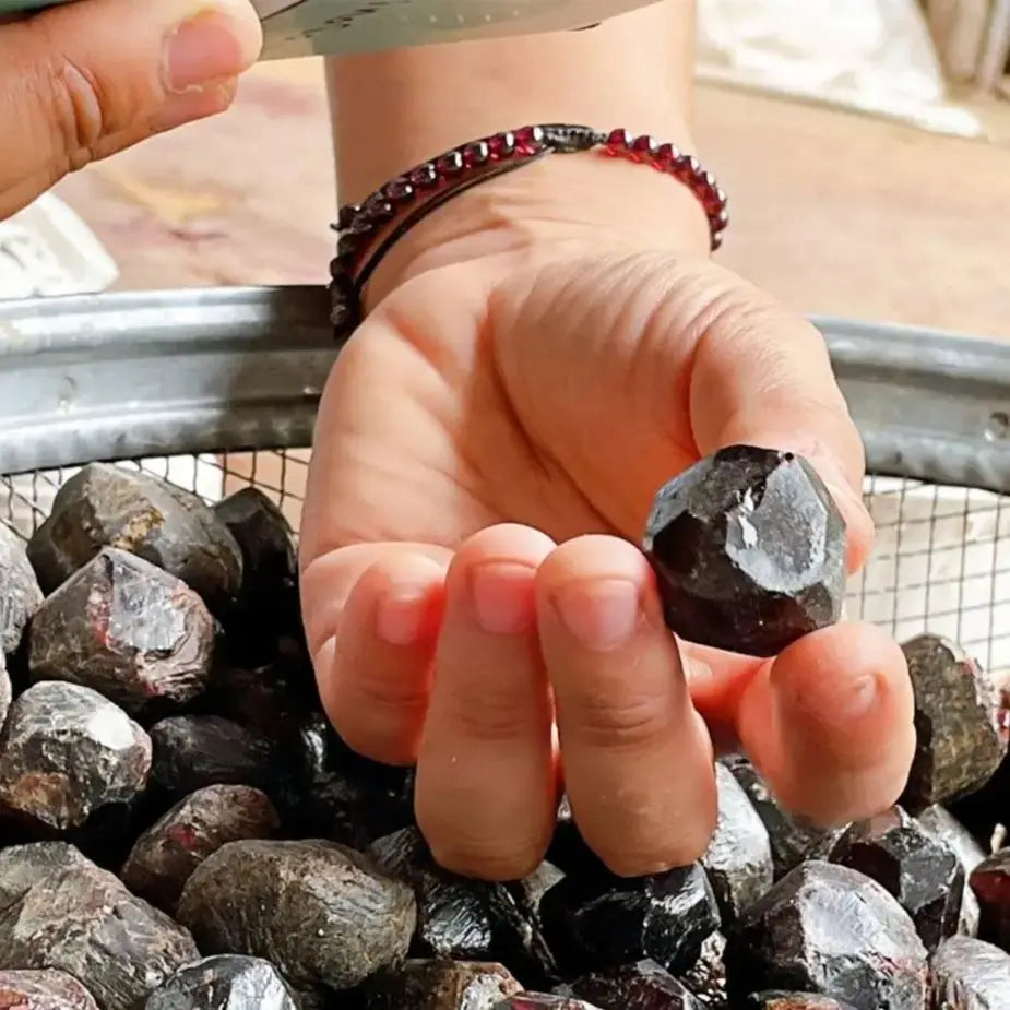 Natural Red Garnet Crystal Rough Stone Original Gemstone Mineral Raw Stones Specimen Healing Minerals Spiritual Gift